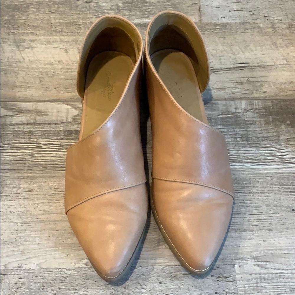 Universal threads cut out bootie